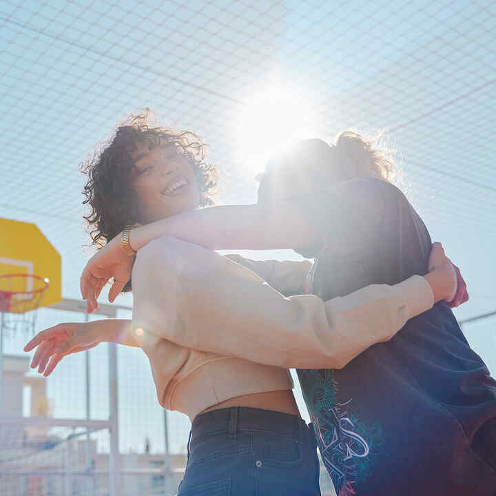 Zwei Models im Sonnenlicht auf dem EM1 e: beim Fotoshooting