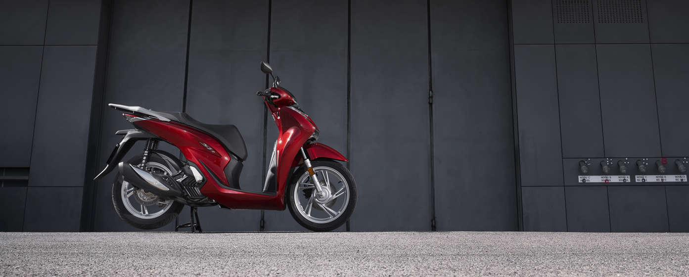 Honda SH125i in einer Stadt.