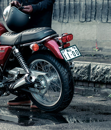 Nahaufnahme der Hinterradaufhängung einer CB1100EX.