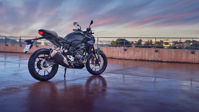 Abgestellte Honda CB300R