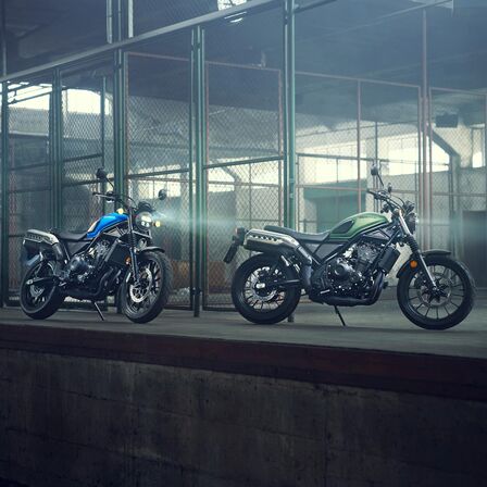 CL500 in Candy Caribbean Blue Sea und Matt Laurel Green Metallic