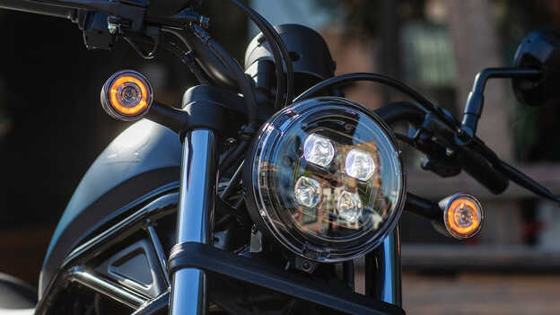 CMX500 Rebel, Frontansicht mit kompletter LED-Beleuchtung