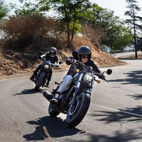 CMX500 Rebel mit zwei Fahrern