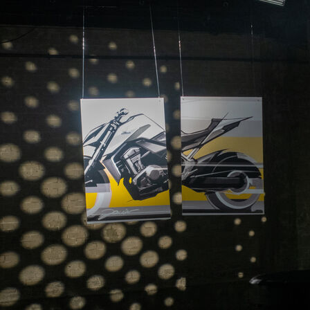 Honda Hornet Concept Skizze an einer Wand.