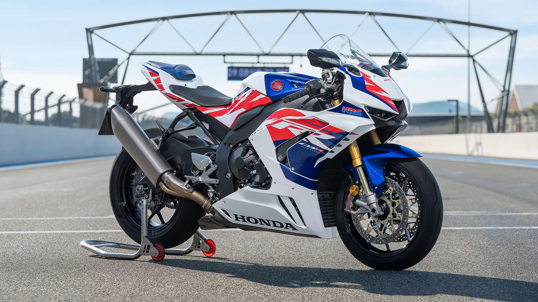 Seitenansicht 2022er CBR1000RR-R Fireblade SP 30th Anniversary im Studio