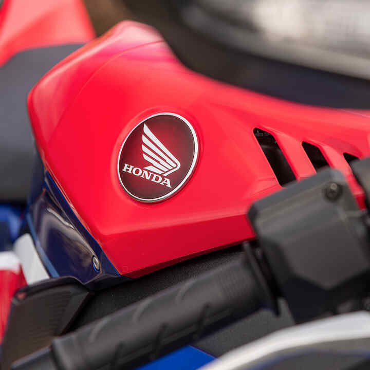 Honda CBR1000RR-R, Wings-Logo auf dem Kraftstofftank
