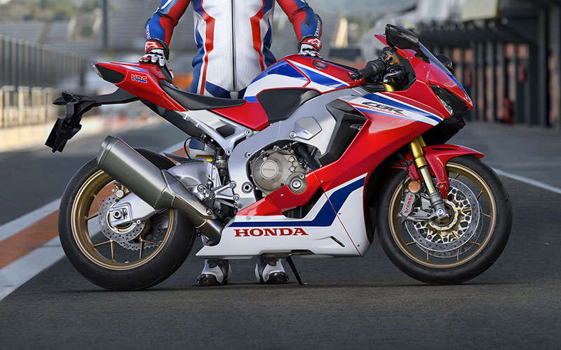 CBR1000RR Fireblade SP auf der Rennstrecke, Ansicht von rechts