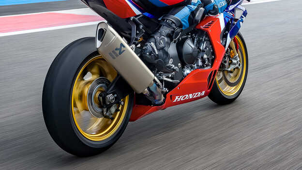 Honda CBR1000RR-R Fireblade SP mit hocheffizientem Akrapovic-Titanschalldämpfer und neuer Auspuffkonstruktion