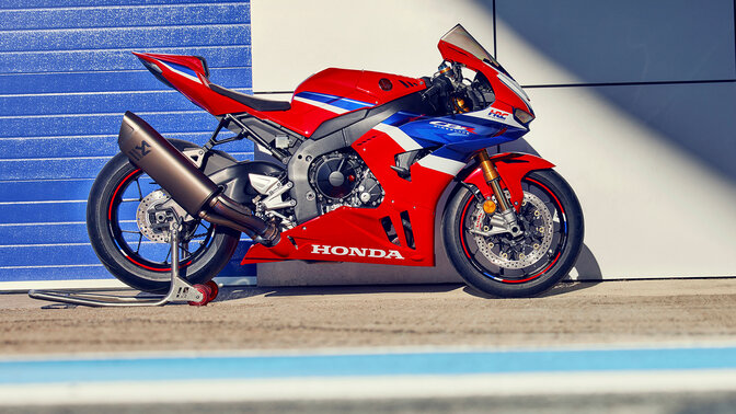 CBR1000RR-R Fireblade, abgestellt, Seitenansicht.