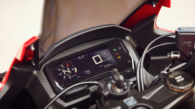CBR500R, sporty LCD cockpit