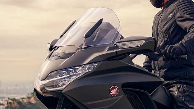 Honda GL1800 Gold Wing, elektrisch verstellbarer Windschild
