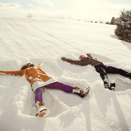 Modelle im Schnee.