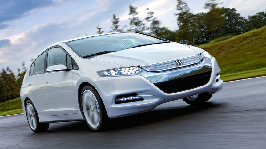 Dreiviertelfrontansicht, nach links zeigend, Honda Insight, vor Ort.