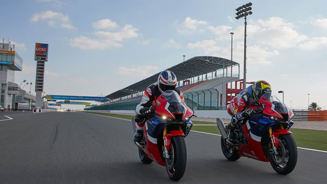 Honda Rennfahrer sprechen über die perfekte Runde mit der neuen CBR1000RR-R Fireblade SP am Ring in Qatar